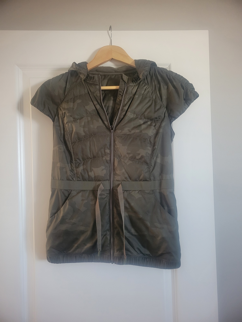 Lululemon Women's Short-Sleeve Hooded Puffer Vest - Olive Camo